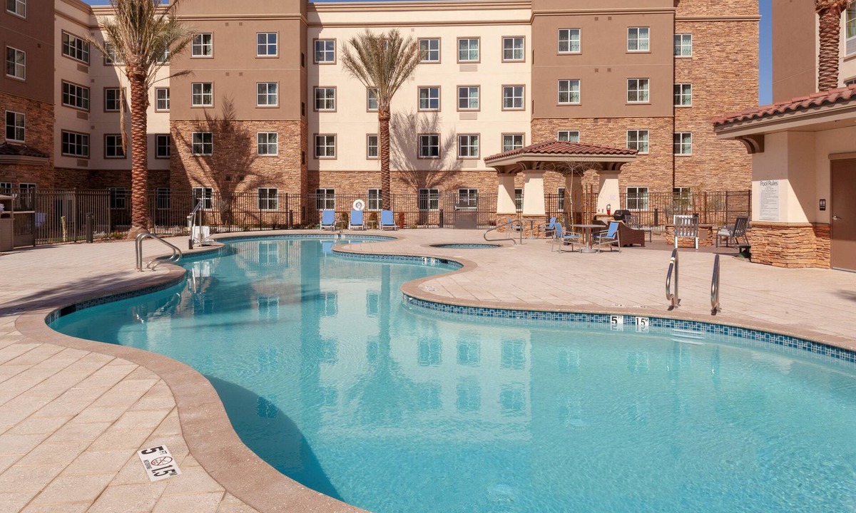 Gilbert Condo | Outdoor Pool, Hot Tub, Free Breakfast Buffet. Plan Your Next Trip Today!