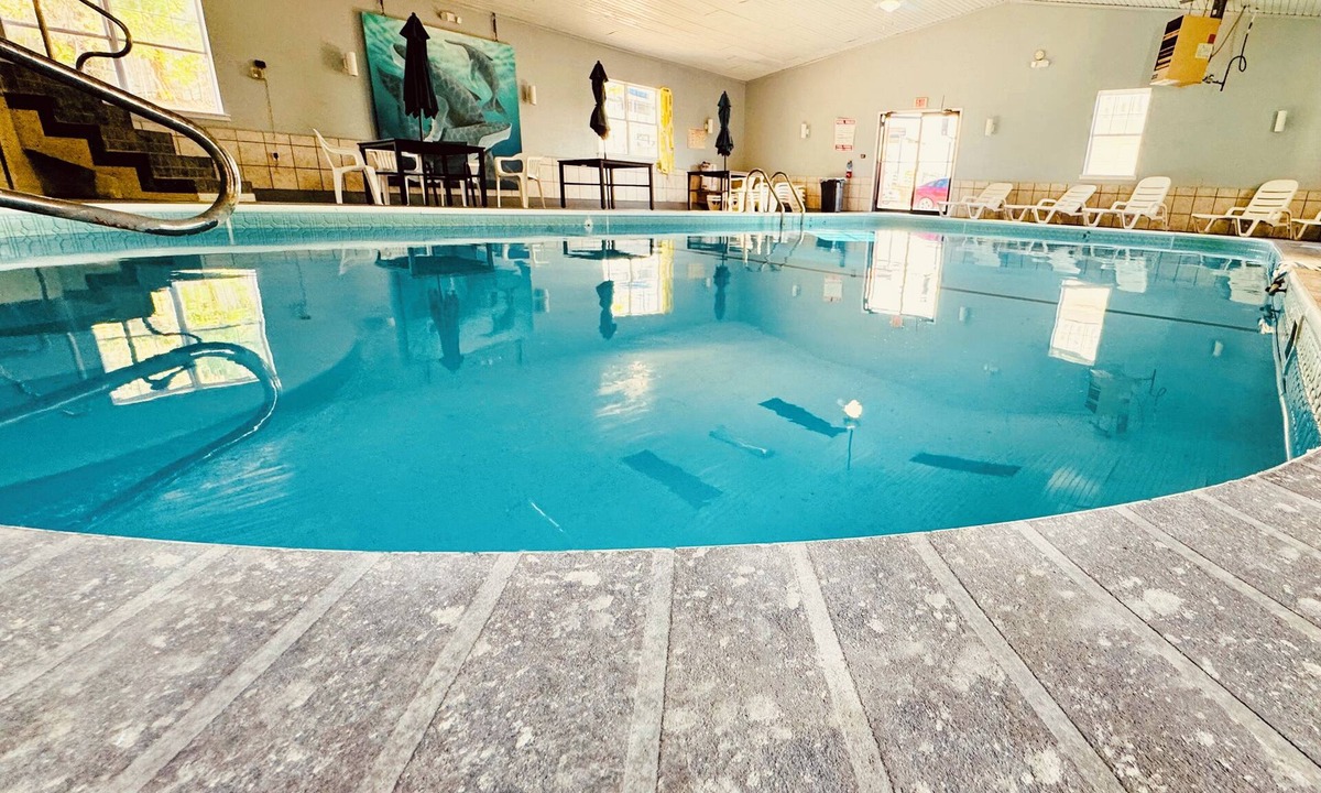 Osage Beach Hotel | Ozark Inn & Suites