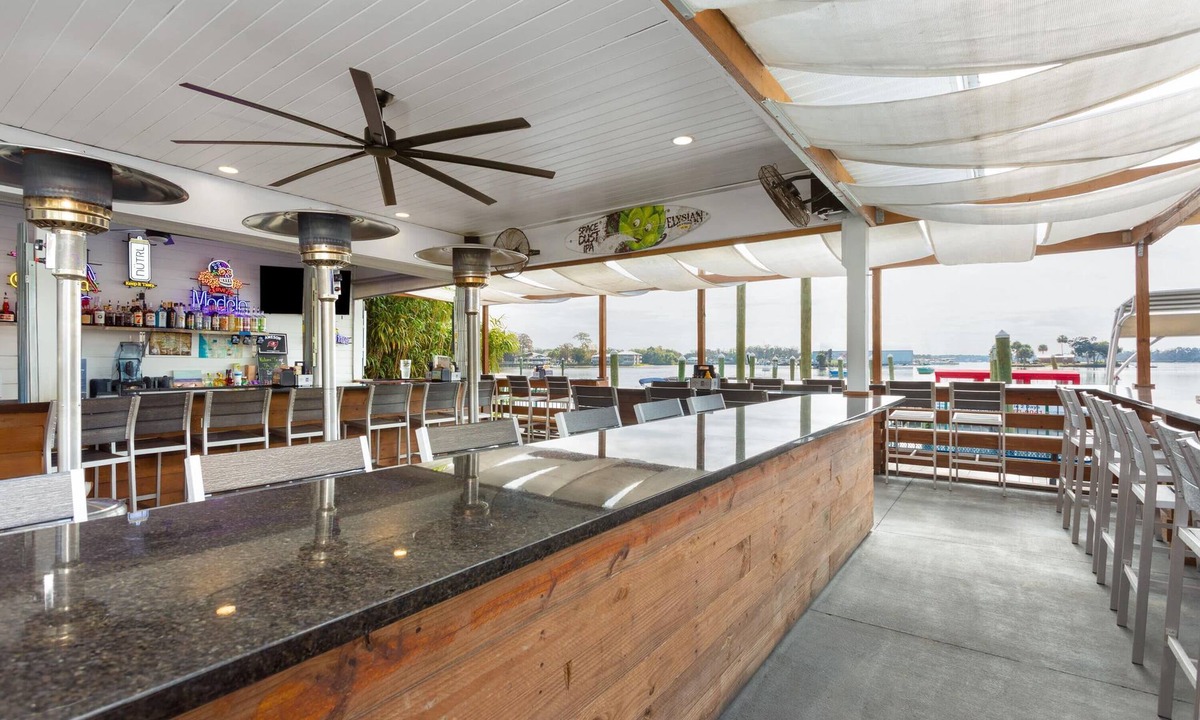 Crystal River Hotel | PaddleTail Waterfront Lodge, Trademark Collection by Wyndham