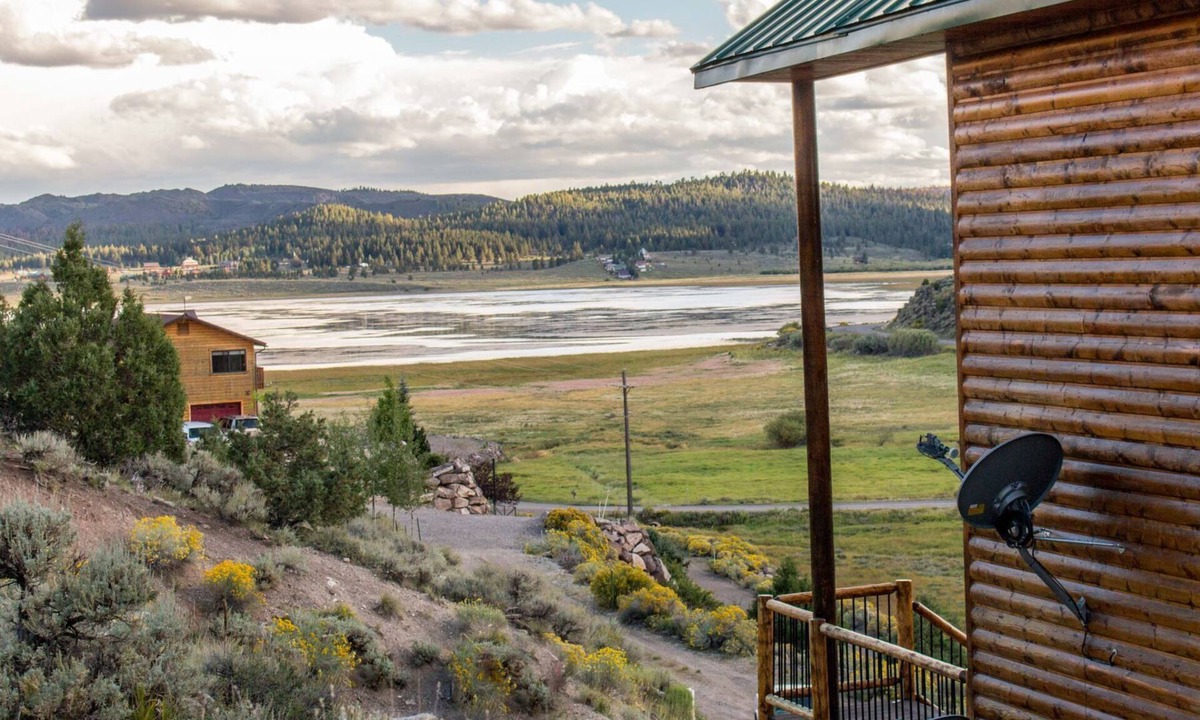 Mammoth Creek Cabin | Panguitch Lakehome | Lake View | Sleeps 12