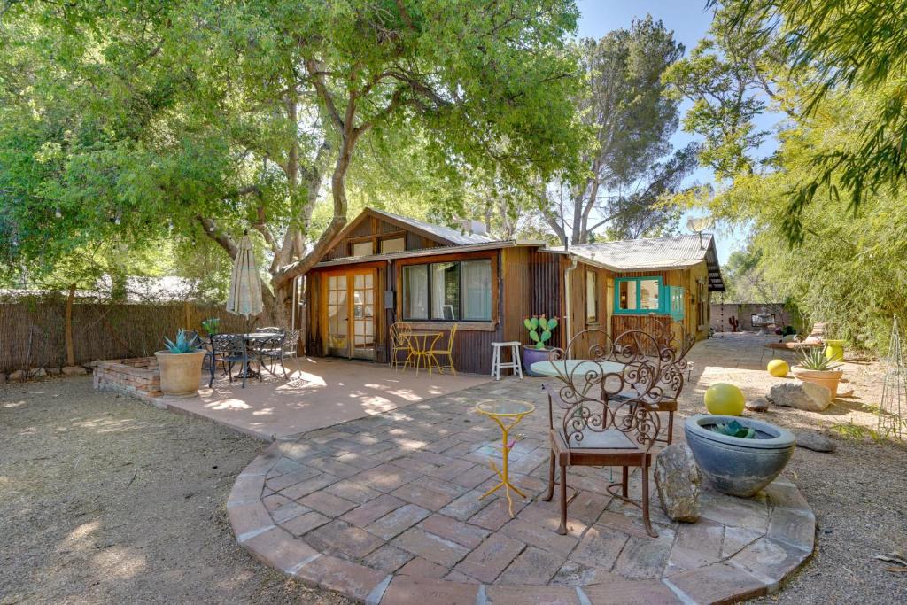 Patagonia House | Patagonia Cottage w/Patio & Yard: Walk to Town!