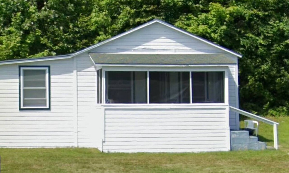 Salisbury Cottage | Perfect 2-bedroom Lake Dunmore cottage in Salisbury for a relaxing getaway.