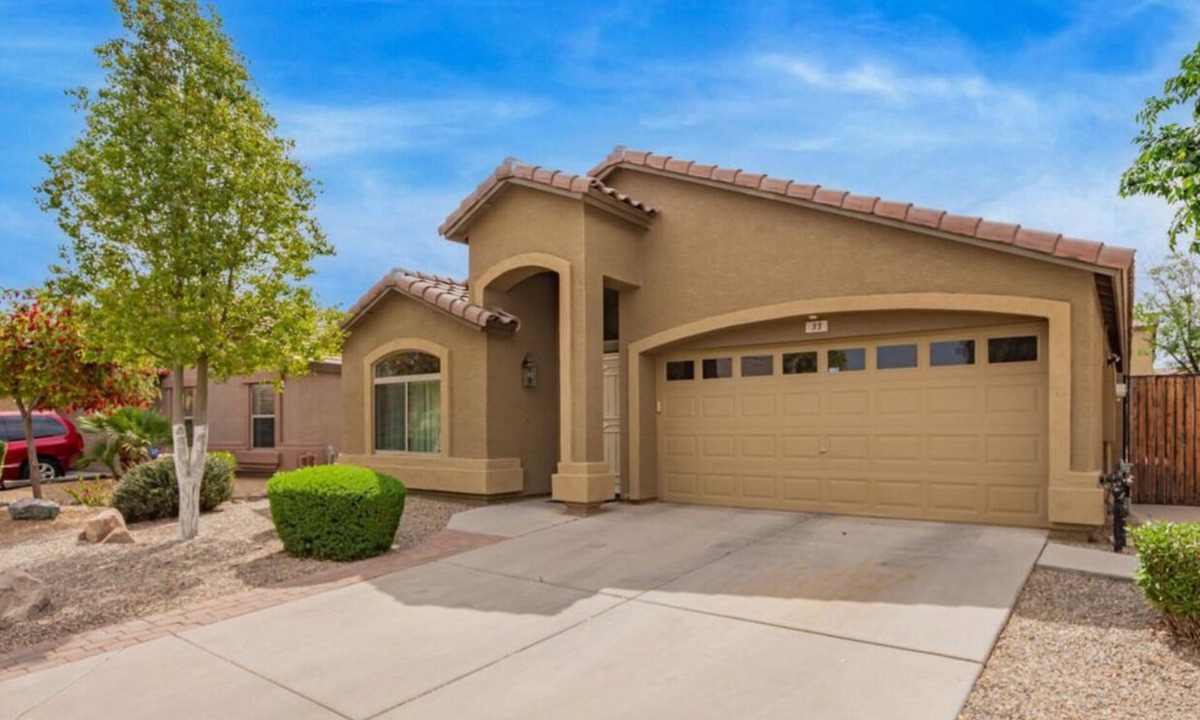 San Tan Valley House | Perfect 3-bedroom house w/putting green & AC in tranquil San Tan Valley