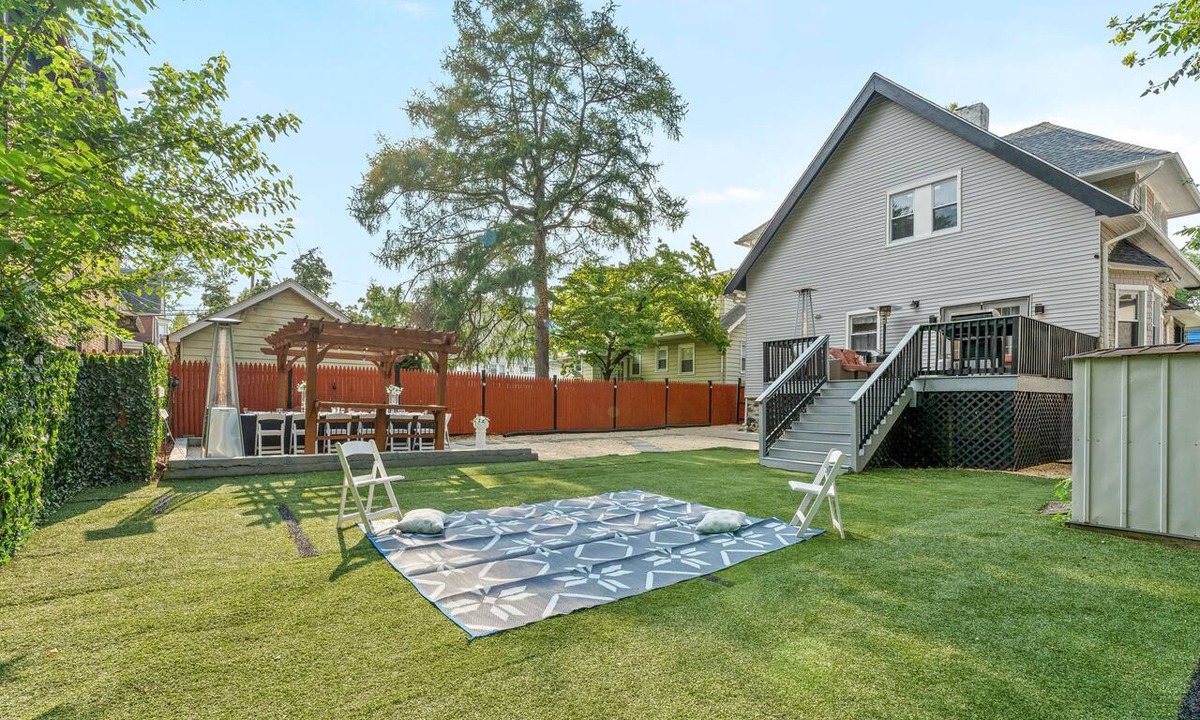 East Lansdowne House | Perfect for Groups, ZAYN Live, Lounge & Grill
