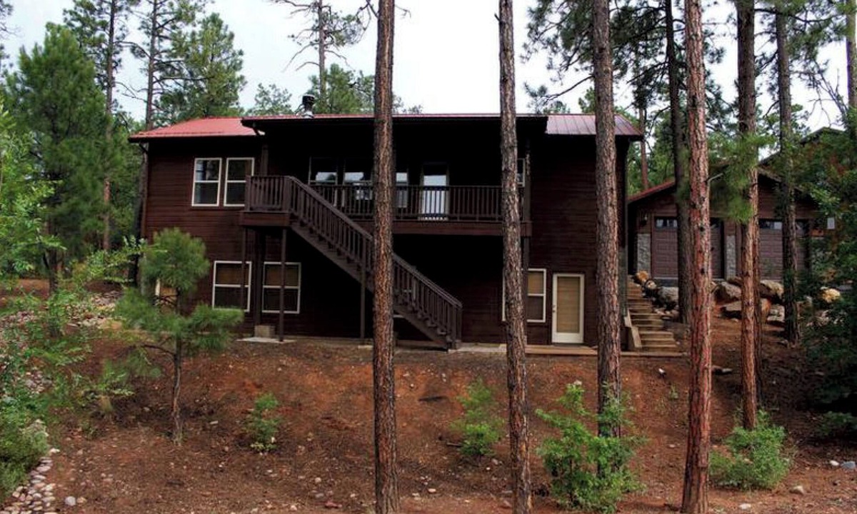 Show Low Cabin | PERFECT LOCATION! Walk to Nat Forest, Cozy & Cute, 4 Bedroom, Arcade + Vending