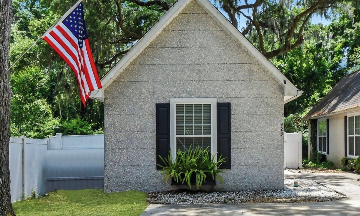 Epworth Acres Cottage | Pet friendly, beautiful mid island cottage only 3 miles from the beach!
