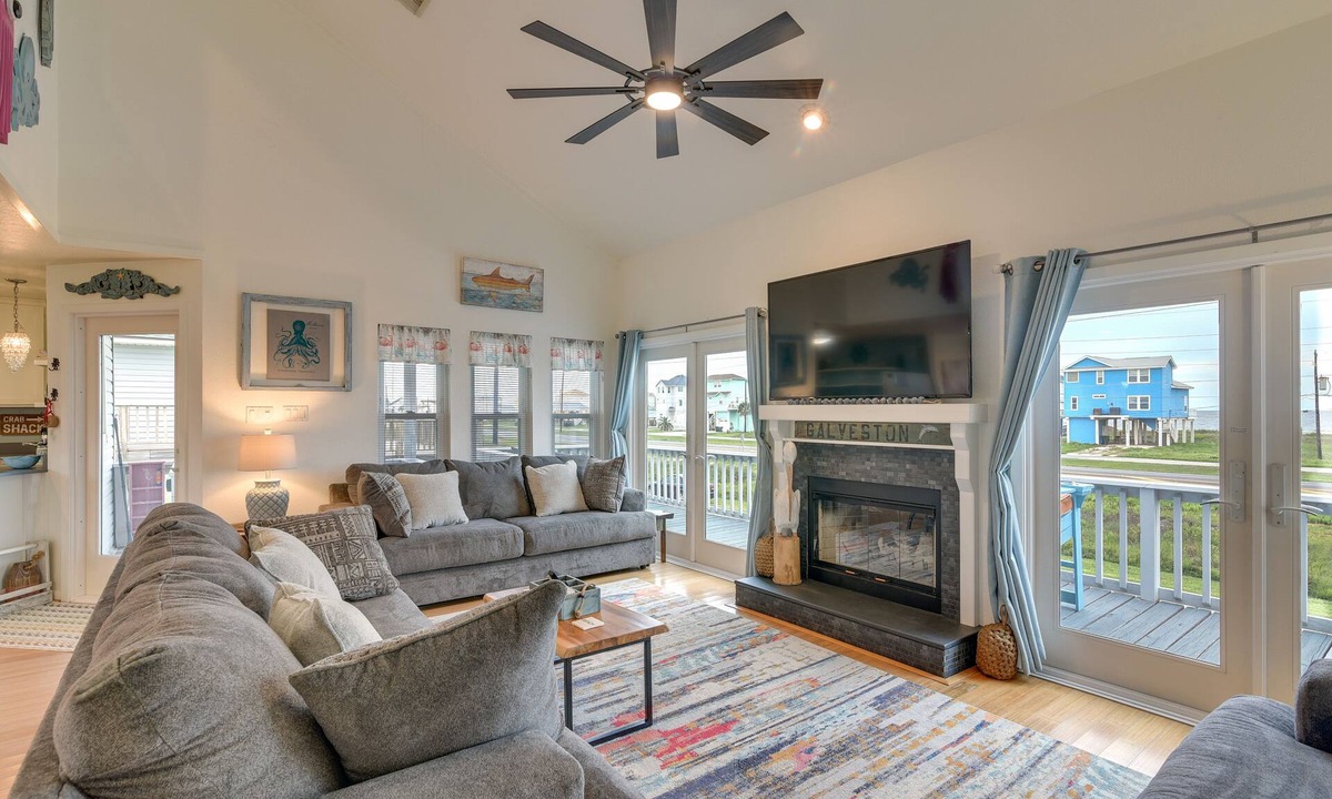 Terramar Beach House | Pet-Friendly Condo w/Seasonal Pool in Galveston!