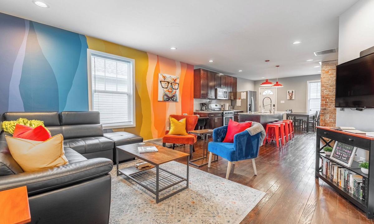 Fountain Square House | Pet-Friendly Home with Fenced Yard : 5 Min to Downtown Indy : King Bed