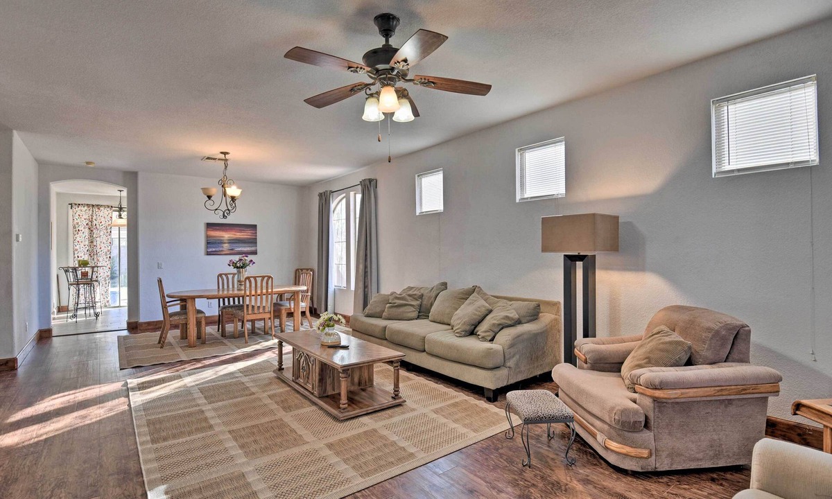South Mountain House | Pet-Friendly Retreat ~ 6 Mi to Downtown Phoenix!