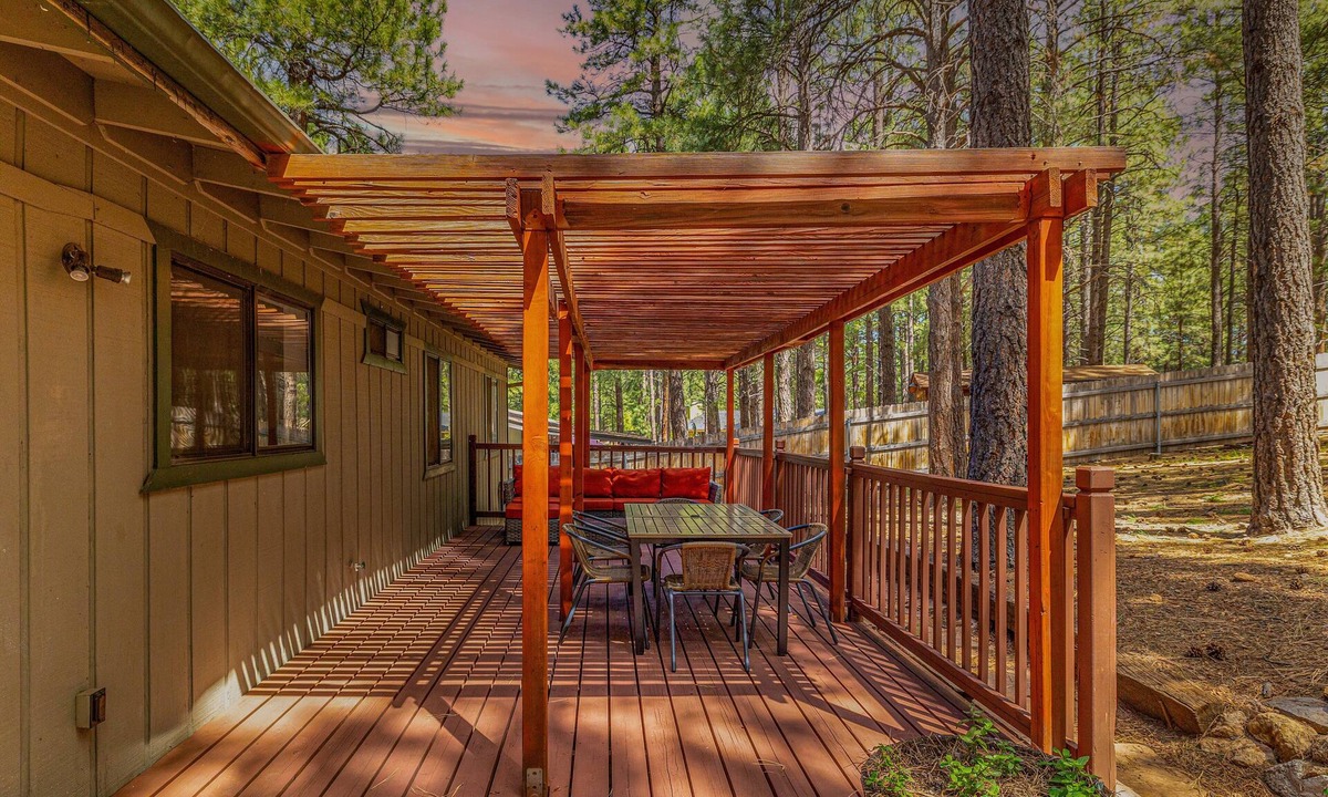 Flagstaff Cabin | Pet Friendly Retreat in the Pines! Minutes from Downtown Flagstaff