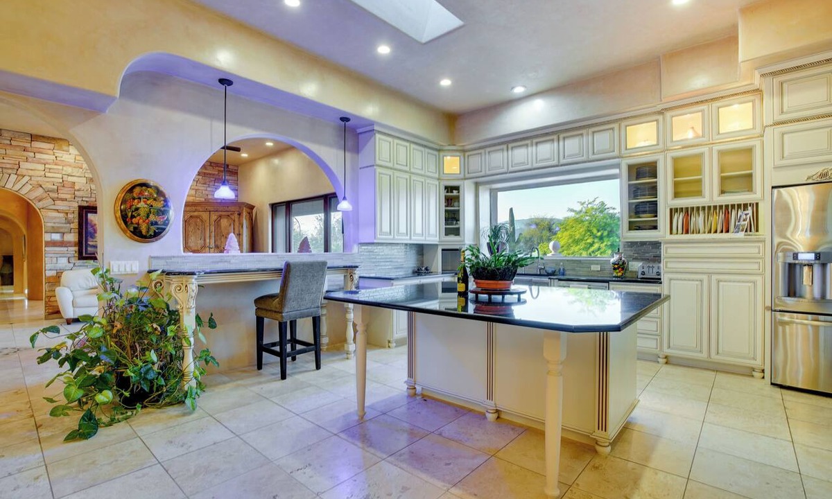 Houghton Cottage | Pet-friendly Tucson Vacation Rental w/Huge Yard!