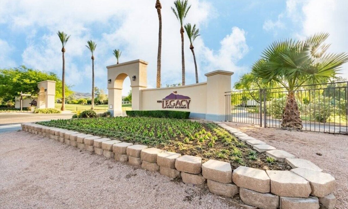 South Mountain Apartment | Phoenix | Golf Getaway | Pool & Fairway Views