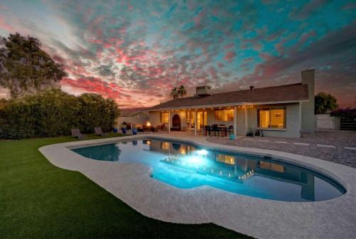 North Mountain House | Phoenix Retreat Family Pool Fire Pit Golf