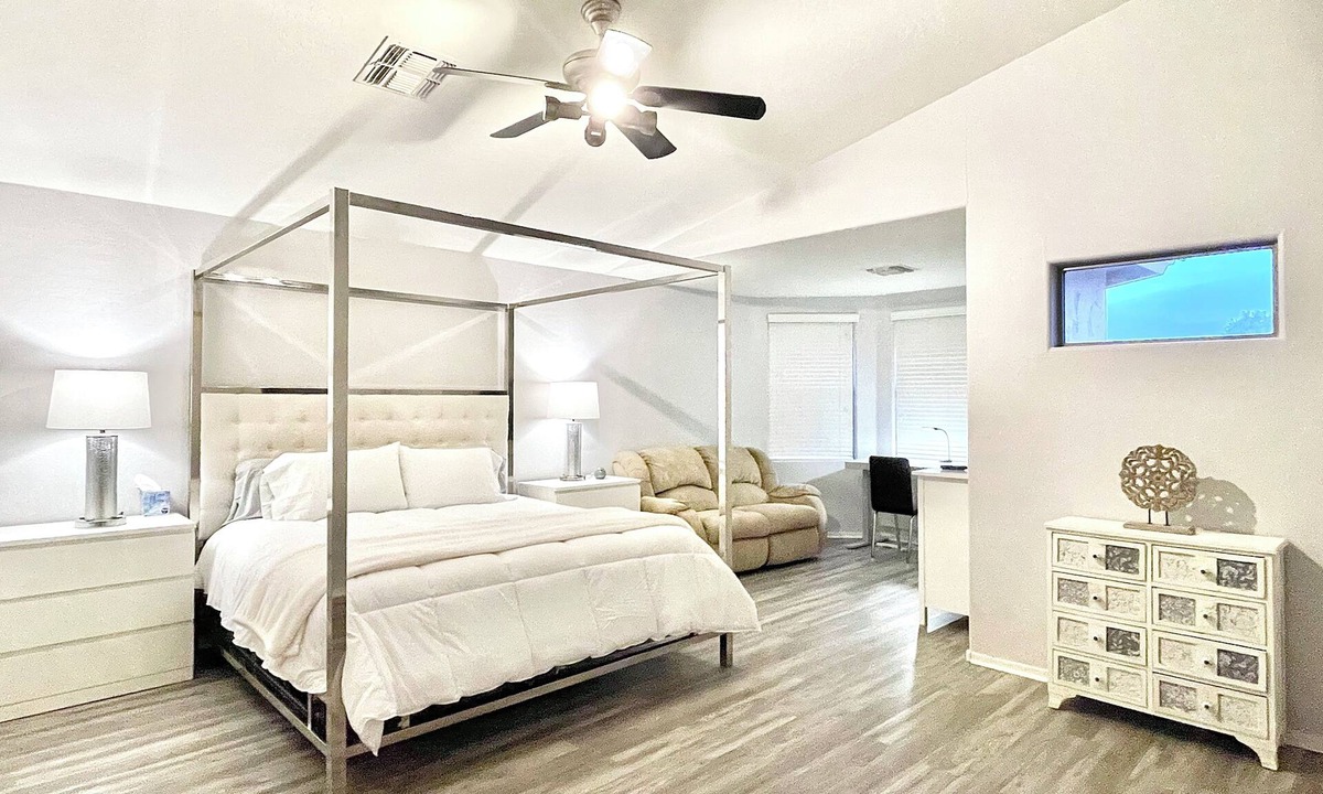 Legacy House | PHX House Legacy Golf Resort! Centrally located to popular metro destinations.