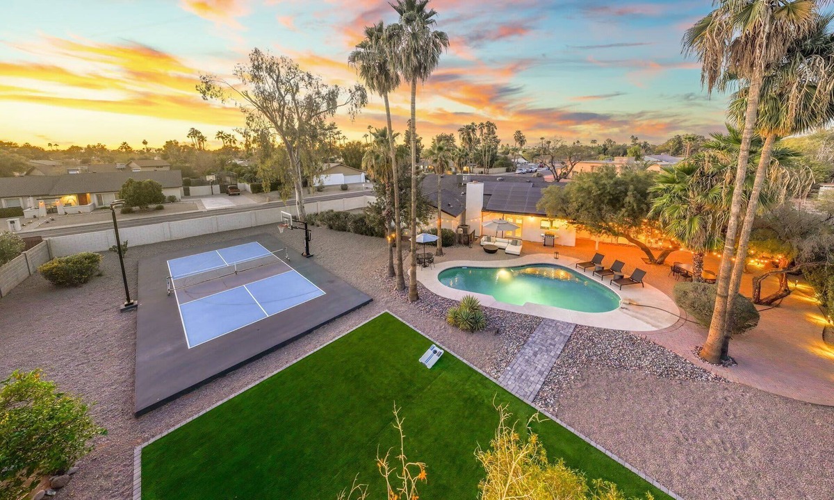Avant House | Pickleball Oasis | Heated Pool & Putting Green