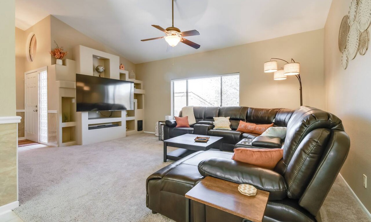 Fountain Hills Condo | Pool Access & Mtn-View Balcony: Fountain Hills Gem