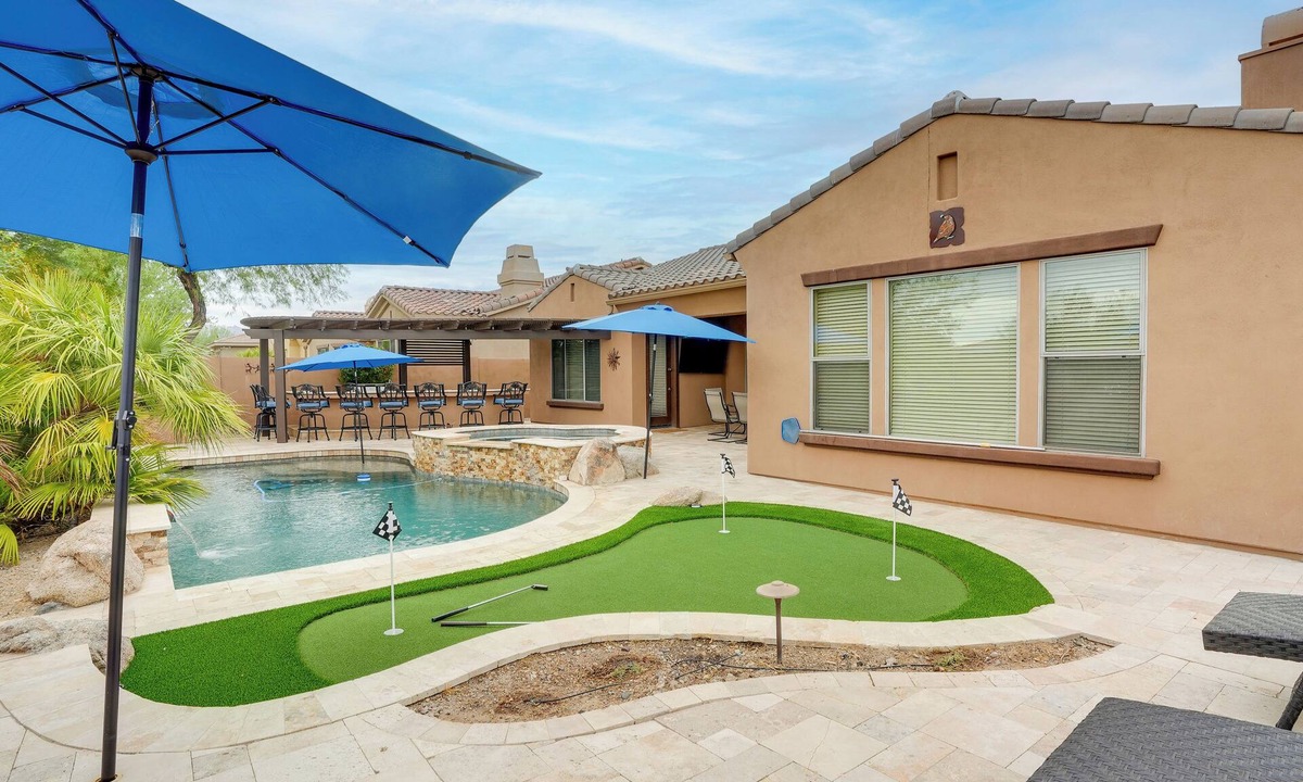 Estrella Mountain Ranch House | Pool, Hot Tub & Putting Green: Estrella Mtn 4BR