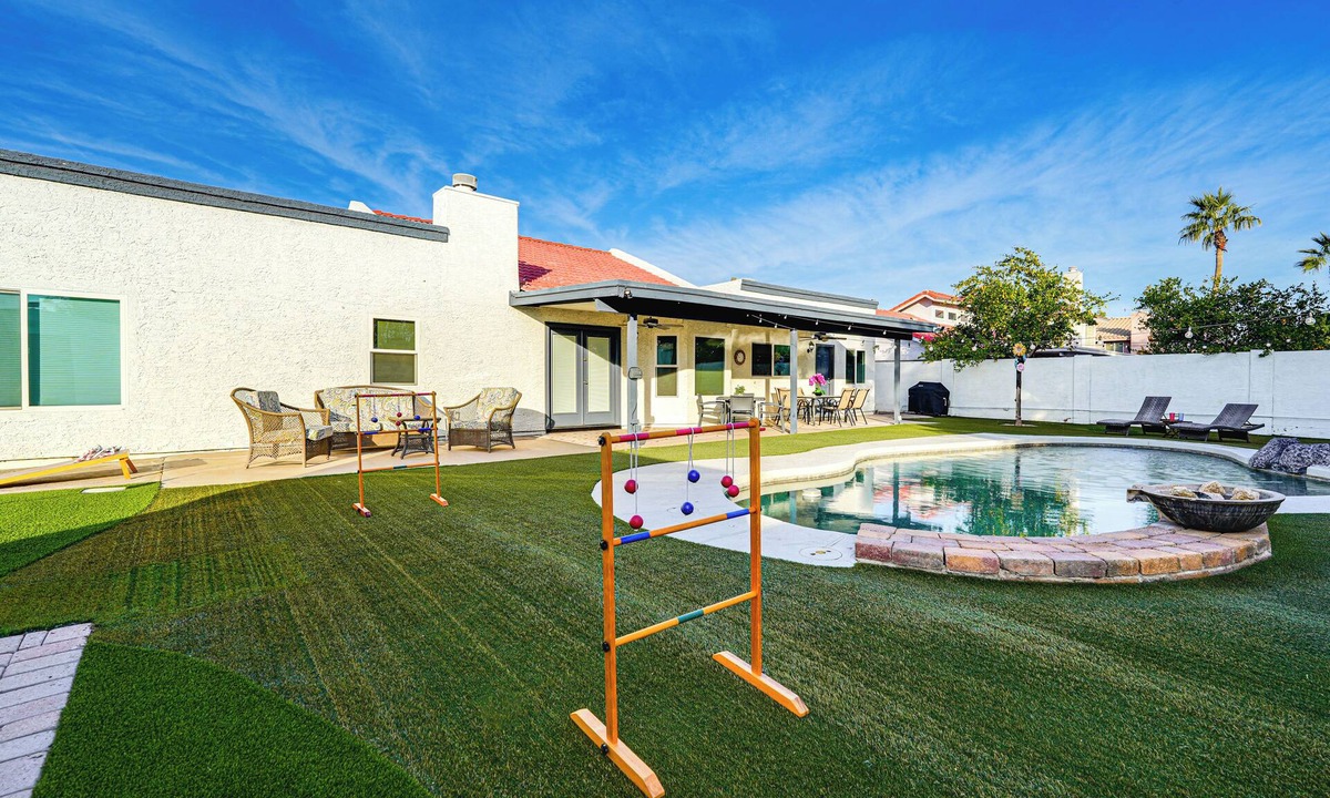 Chandler House | Pool, Putting Green & Games: Chandler Home!