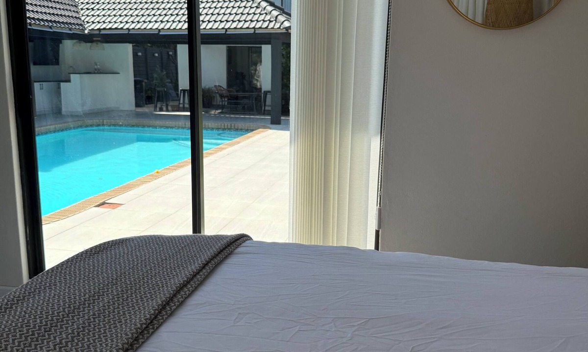 Newcastle Apartment | Poolside Studio Apartment