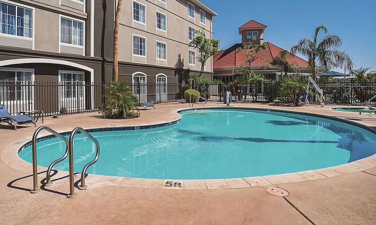 Ahwatukee Foothills House | Prime Location! 4 Convenient Units, Pool, Free Parking, Free Breakfast