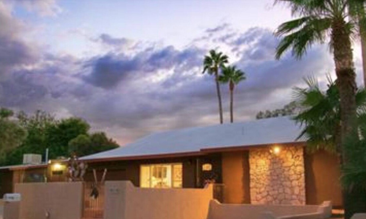 Peter Howell House | Private bath close to UofA separate entrance newly and beautifully remodeled.