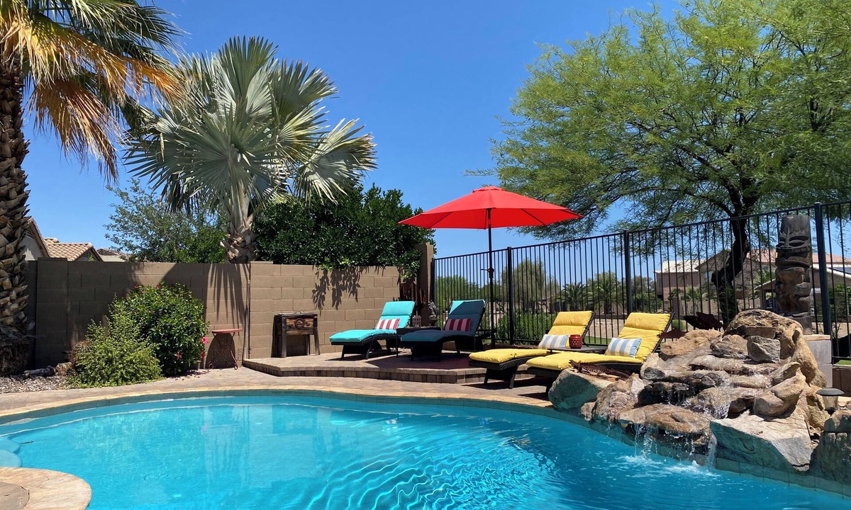 San Tan Valley House | Private Heated Pool - FREE pool heat, Fire-pit, Pool Table, Bar, Dog-friendly!