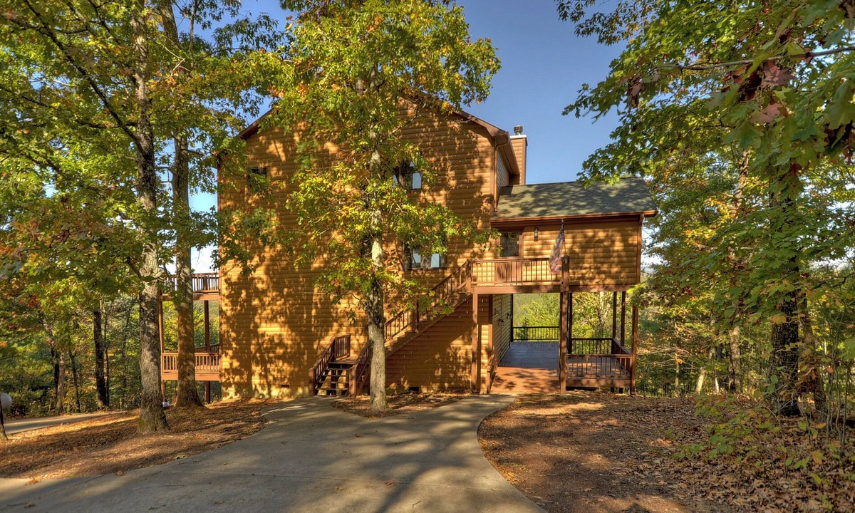 Morganton Cabin | Private Location, Pool Table, Foos Ball, Hot Tub