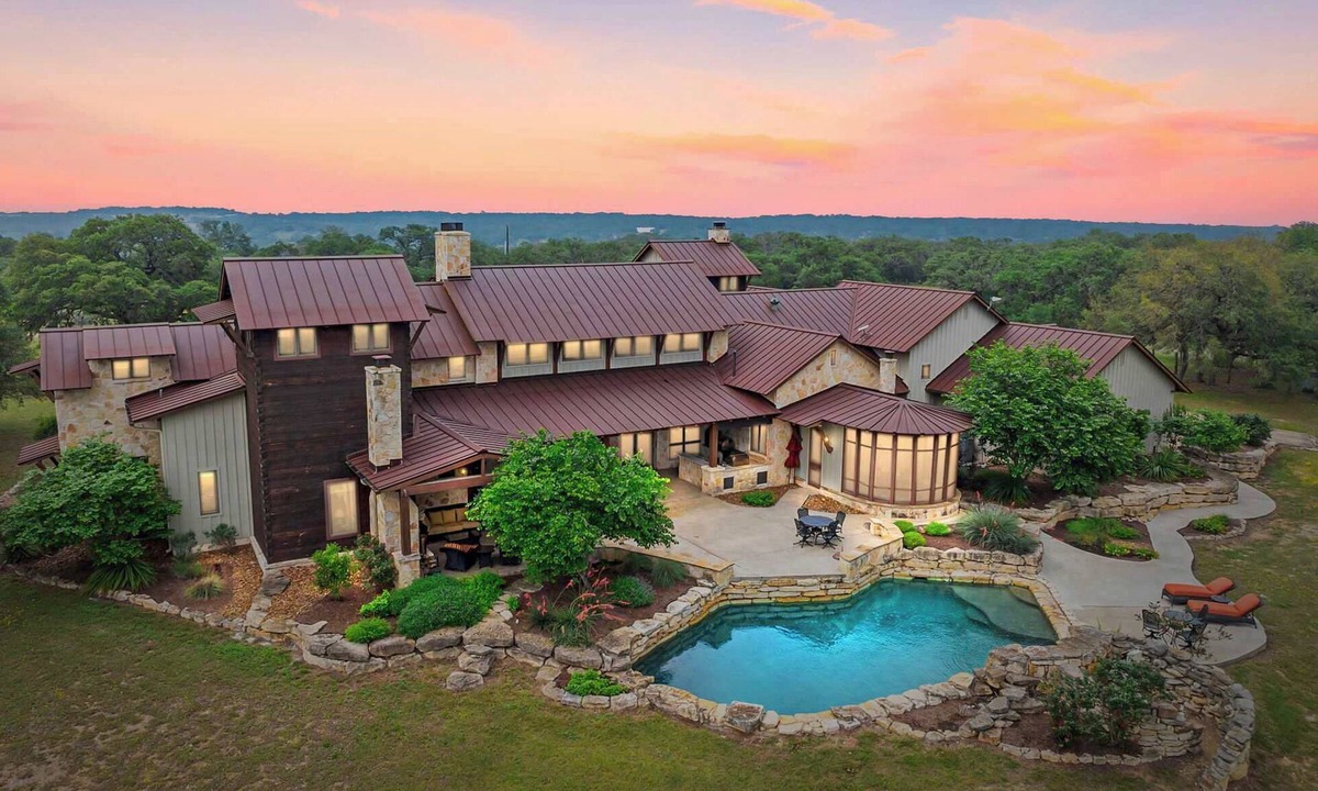 Bergheim House | Private Ranch|Pool|Ping Pong|Yoga|Weddings|Games