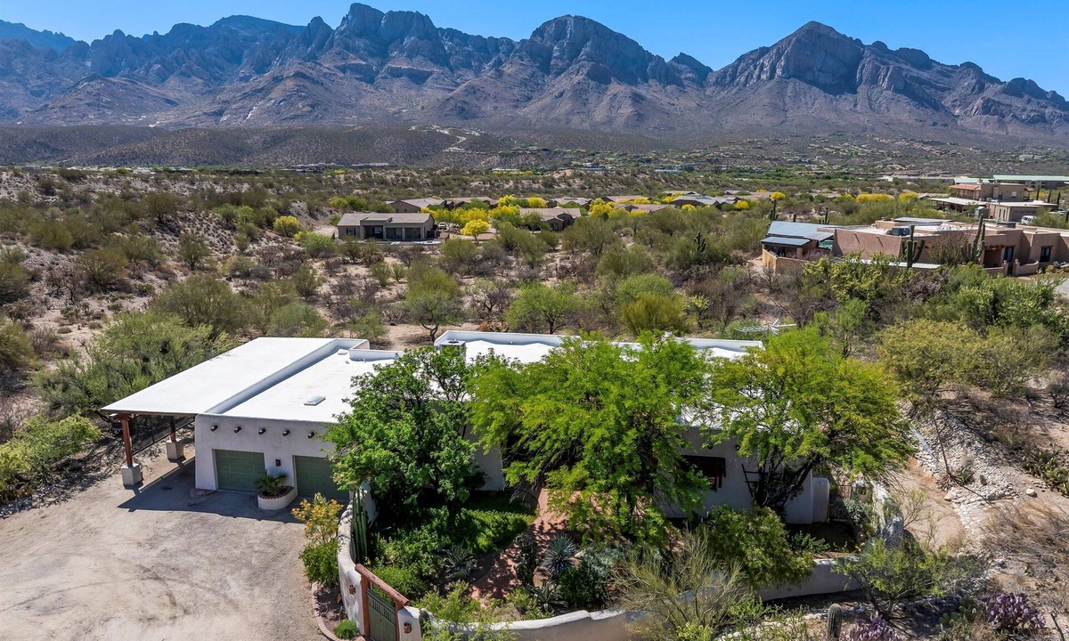 Oro Valley House | Private Santa Fe Home w/Unobstructed Mountain Views in heart of Oro Valley