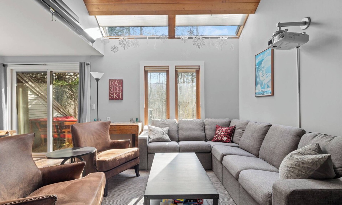 Warren Condo | Quintessential Vermont Mtn. Escape with with Pool, Grill, Pickleball