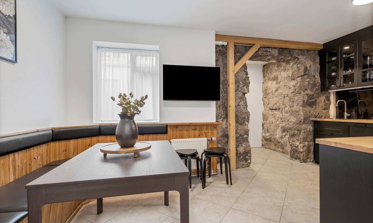 Vesturbær Apartment | Ranargata - Central Four Bedrooms Apartment A