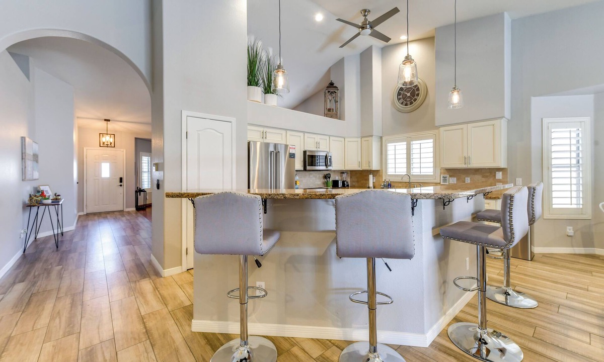 Paradise Valley Village Cottage | Relax Poolside & Golf: Family Gem in North Phoenix