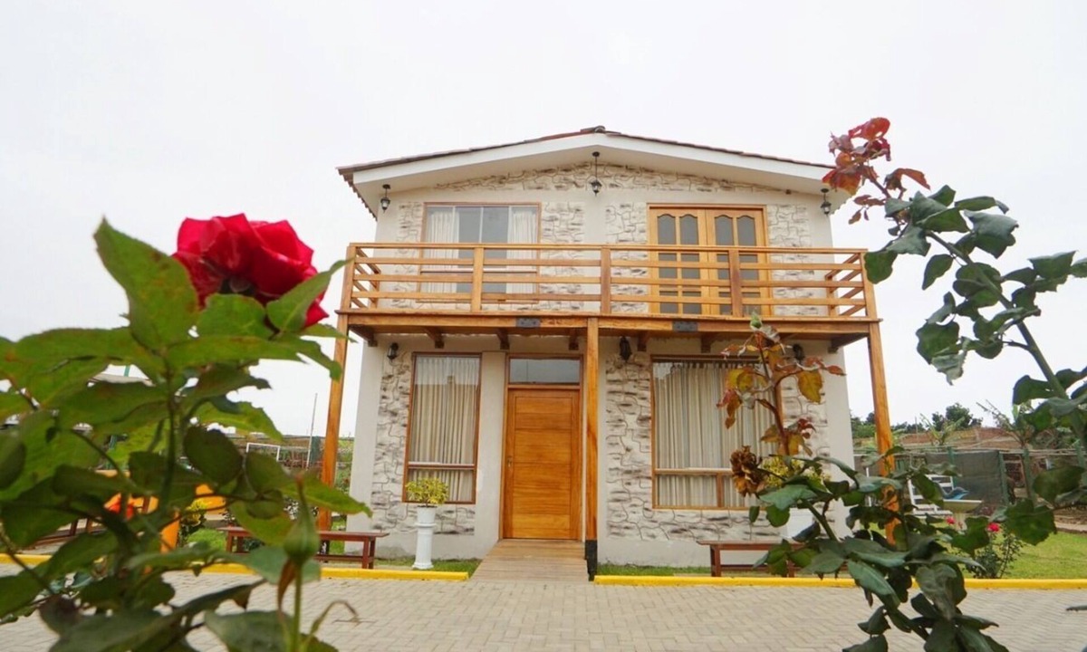 Moche House | Relaxing Cottage house with La Huaca del Sol & La Luna Ruins View!