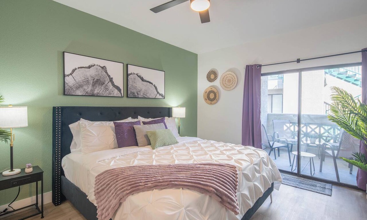 Kierland Condo | Remodeled King Bed Suite | Sonoran Sunset Lounge