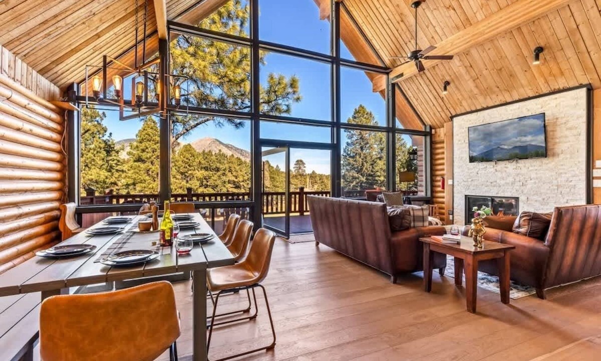 Flagstaff House | Renovated | Famous Cabin | Hot Tub | AC | Mtn View