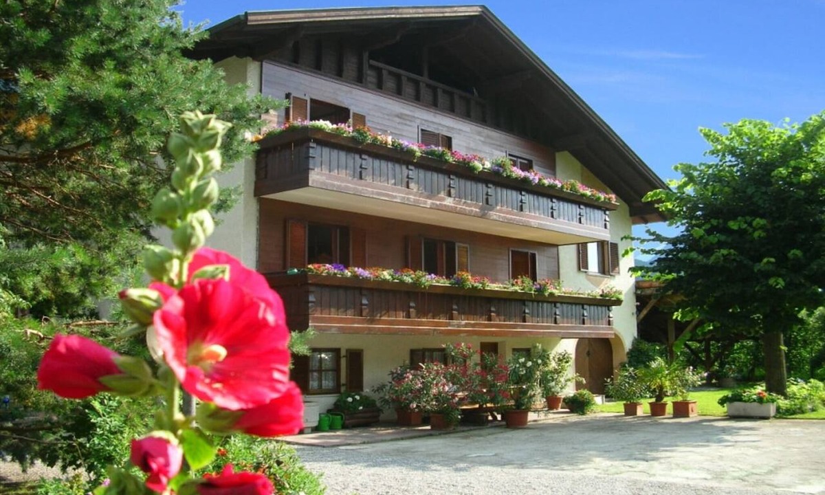 Laces Apartment | Res. Gritschhof in Latsch with pool & garden