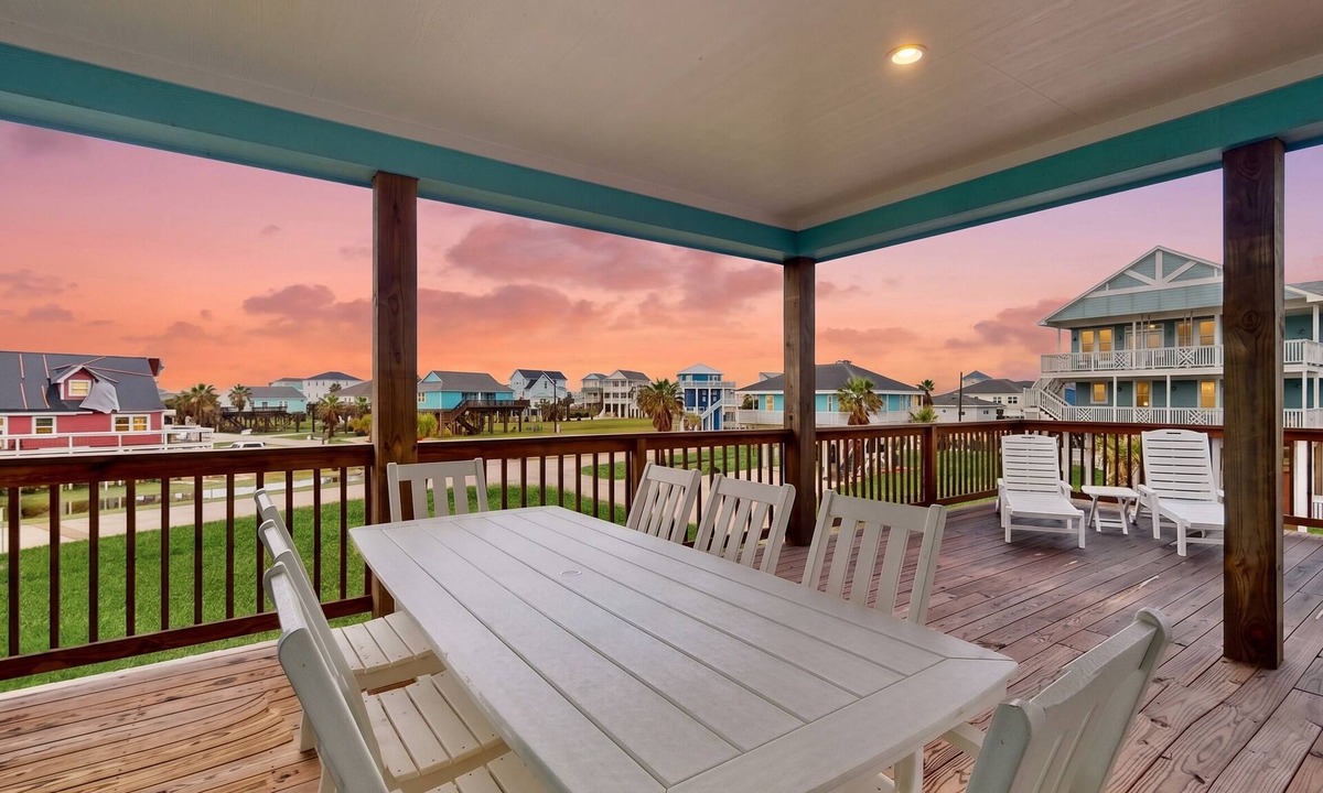San Luis House | Retreat | Gulf Views | Large Deck | Group Ready