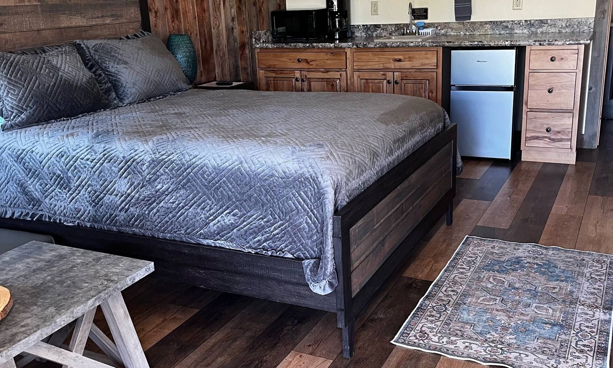 Gardiner Cabin | Rhodopa Lodge at Yellowstone Hotel rooms