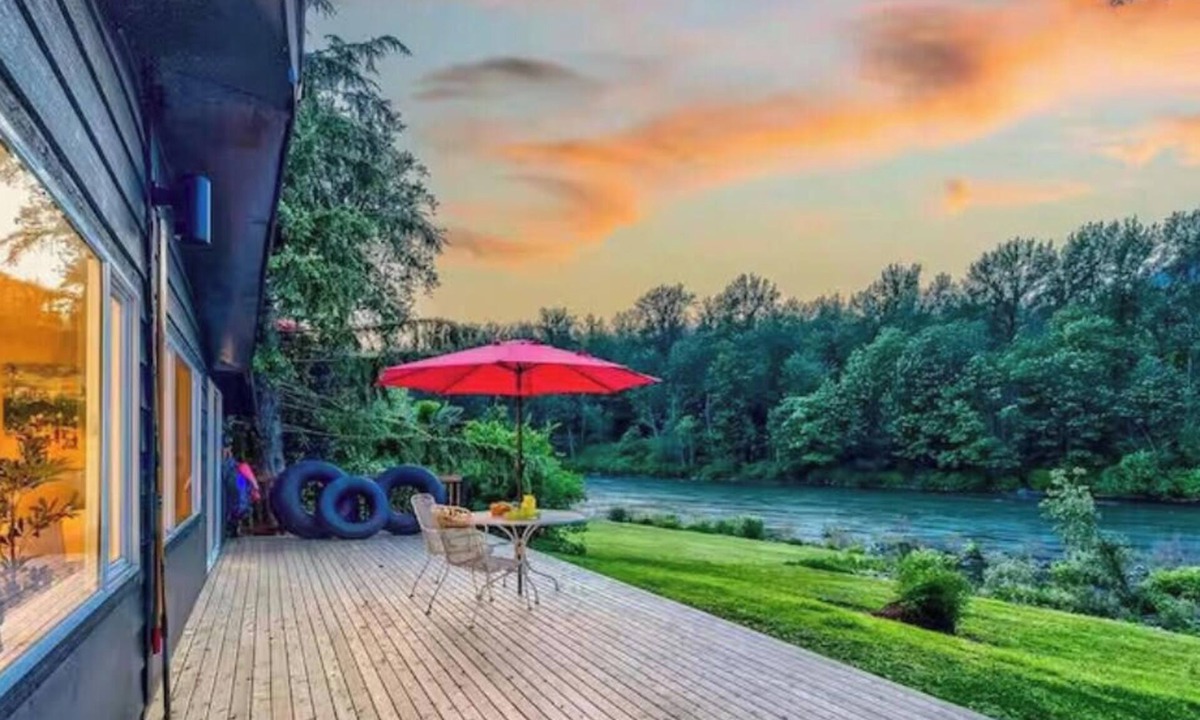 Gold Bar House | Riverfront 3-bedroom house in lovely Big Bend, Gold Bar, perfect for relaxing