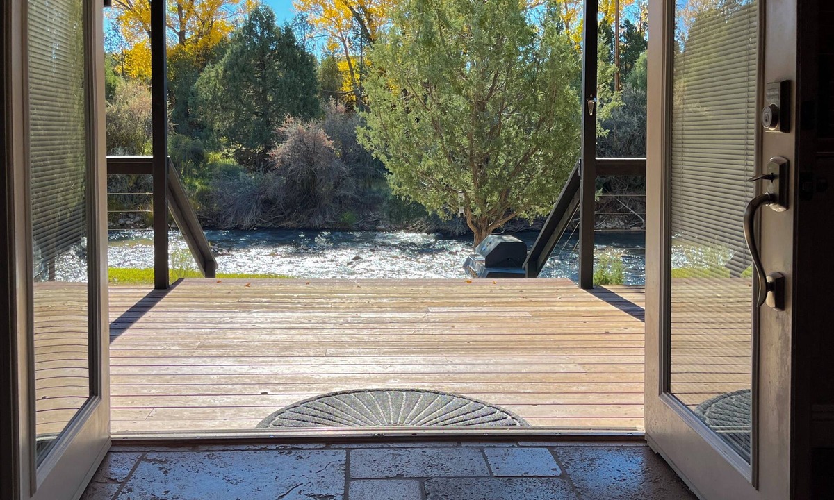 Hatch Cabin | RIVERSIDE RETREAT: PET FRIENDLY: BRYCE/ZION, RAFTING, FISHING, HIKING