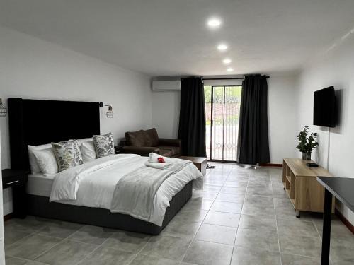 Cradock Apartment | Riverstone Studio - Self Catering