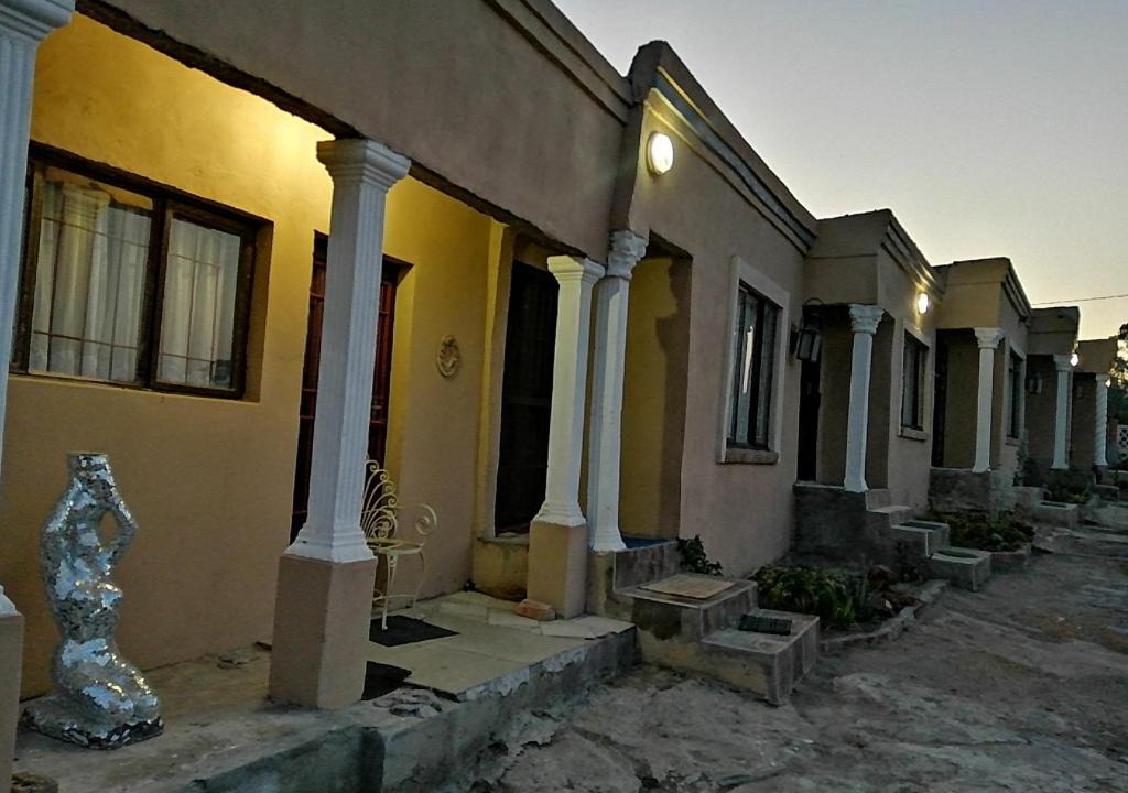 Hibiscus Coast House | Rocks And Aloes Guest Lodge