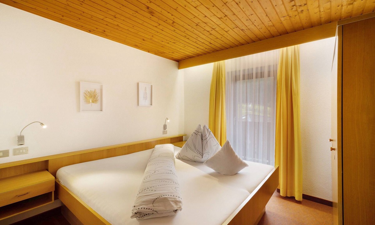Valle Aurina Apartment | Room 'Ederhof 7' with Mountain View, Shared Terrace, Wi-Fi, and Breakfast Included
