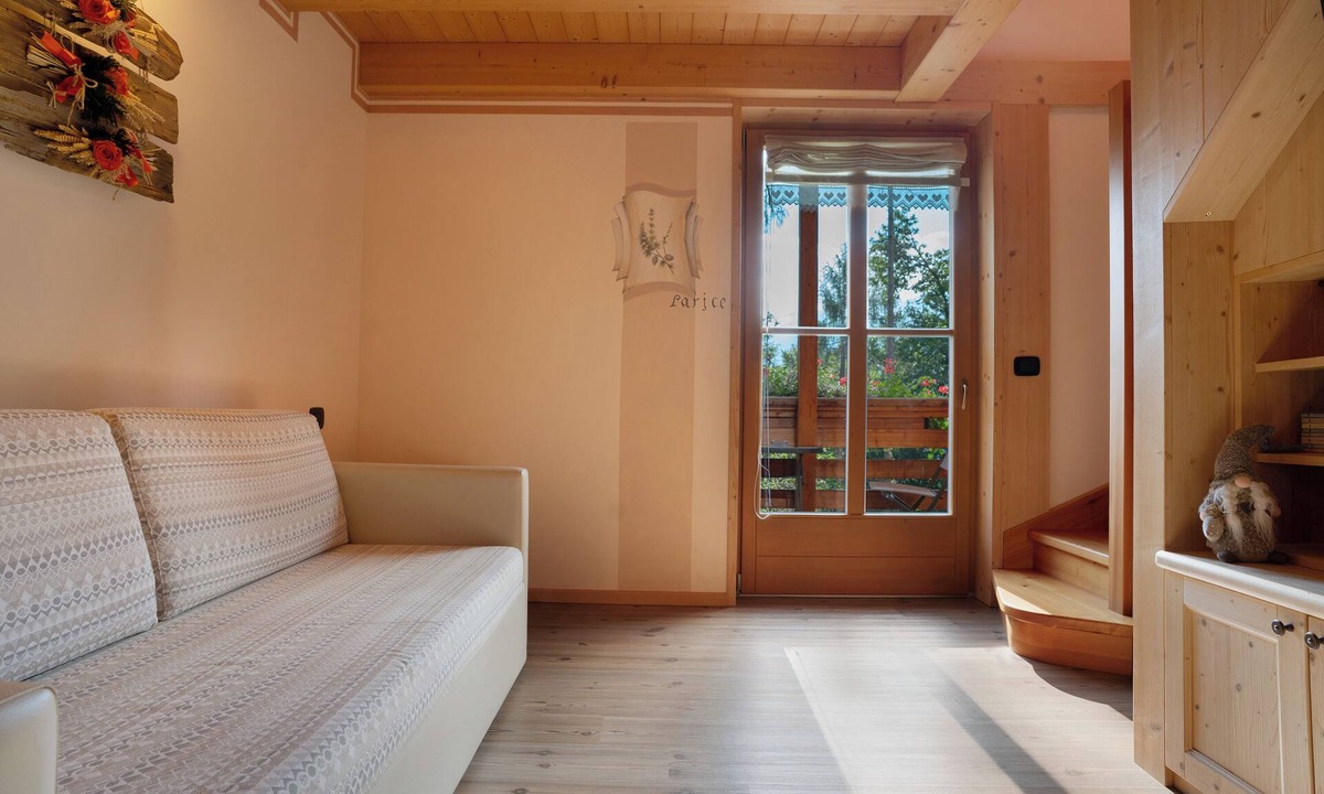 Roncegno Apartment | Room 'Larice' with Mountain View, Shared Garden and Balcony