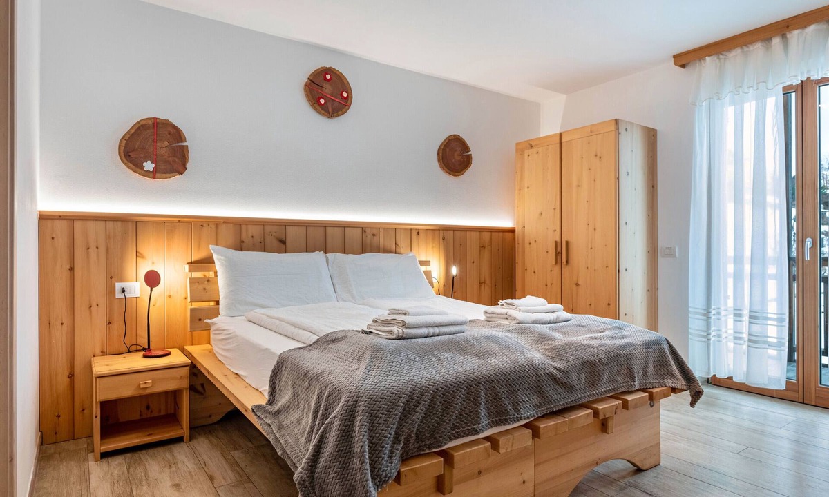 Bosentino Apartment | Room 'Ribes' with Mountain View, Shared Terrace and Wi-Fi
