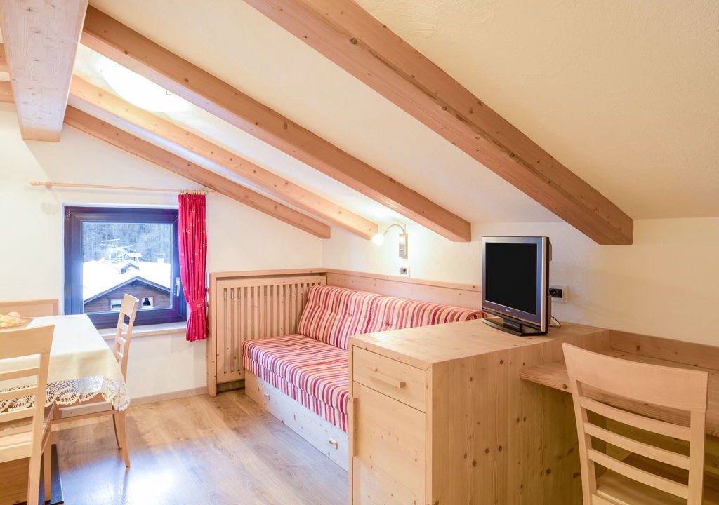 Colfosco Apartment | Rustic Apartment near Ski Areas with Wi-Fi, Garden and Terrace
