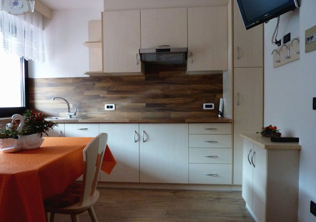 Colfosco Apartment | Rustic Apartment near Ski Areas with Wi-Fi, Garden and Terrace