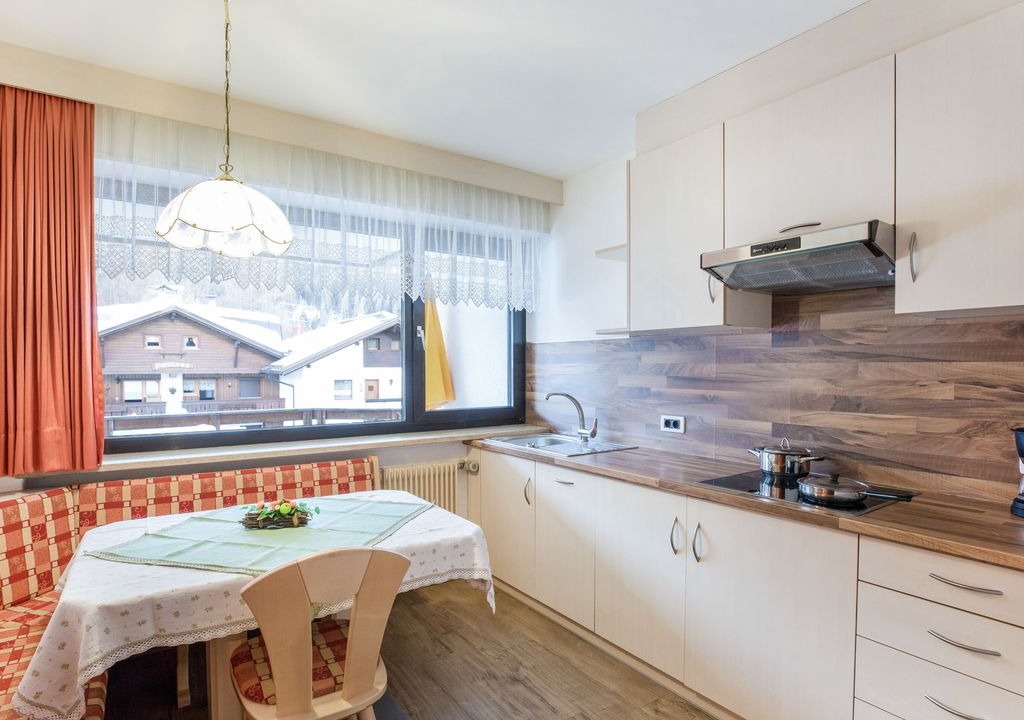 Colfosco Apartment | Rustic Apartment near Ski Areas with Wi-Fi, Garden and Terrace