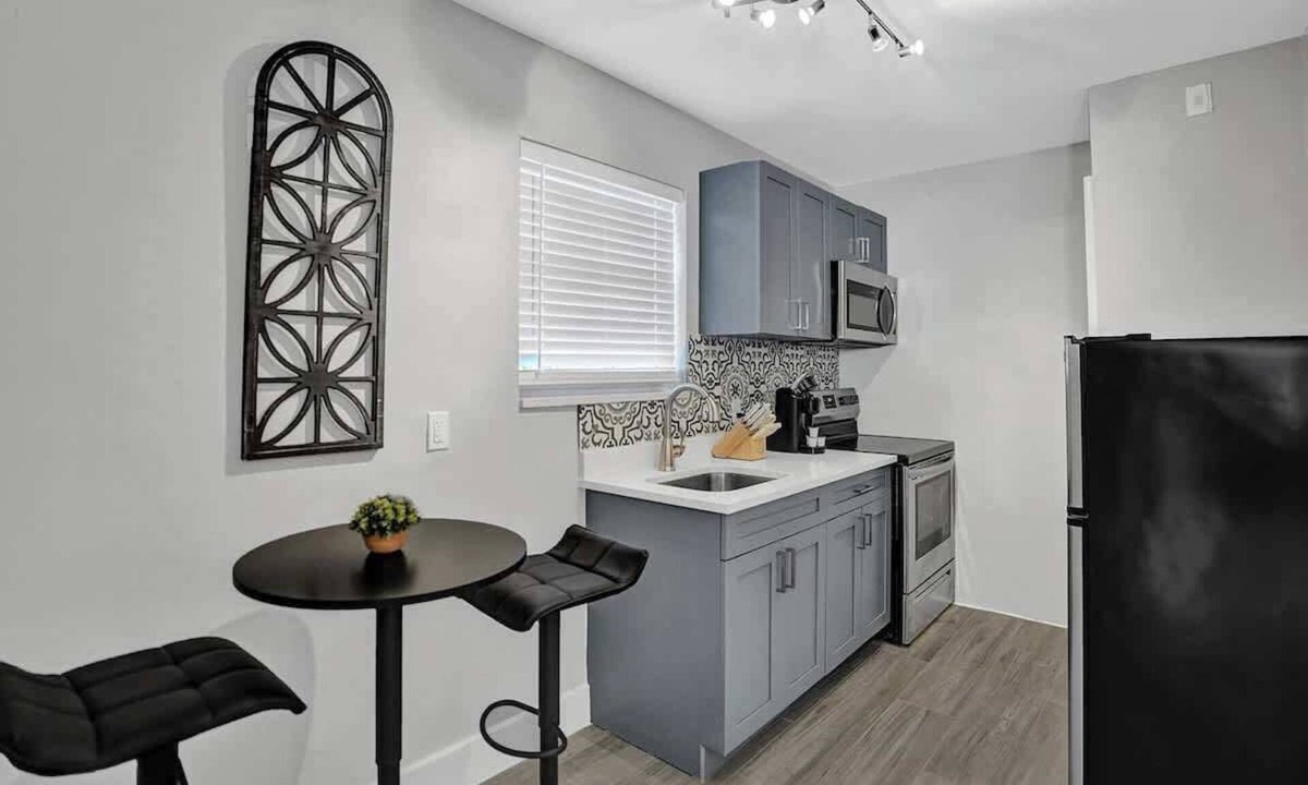 Poinciana Park Apartment | Rustic Retreats 1BR For 2 Guests in FL