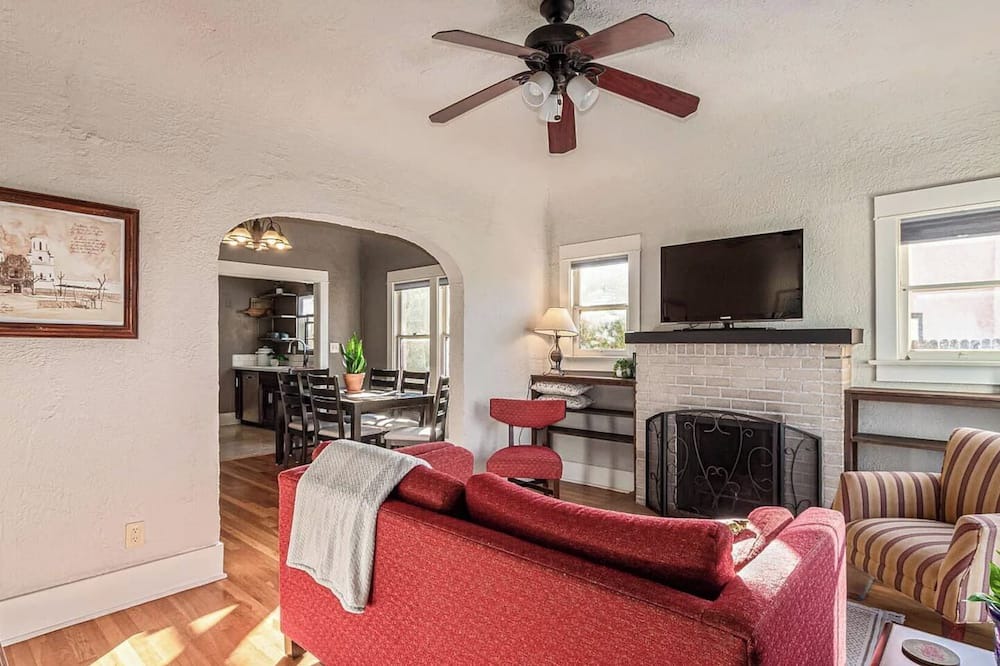 Sam Hughes House | Sam Hughes / 3BR 3BA / Fenced / Carport / Updated